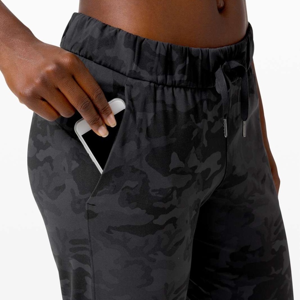 Lululemon - On The Fly 7/8 Pant, 27", Size 6, Incognito Camo Multi Grey - Picture 4 of 7